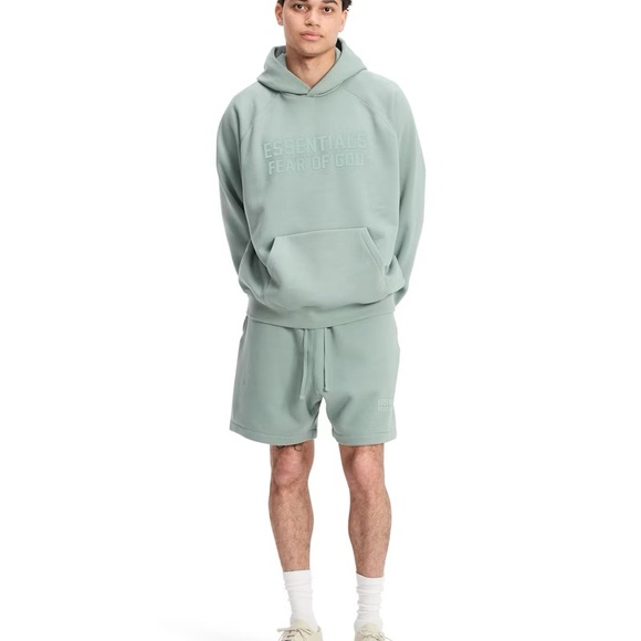 Essentials Fear of God 2 pieces - shorts & hoodie size medium brand new in bags - Picture 1 of 7